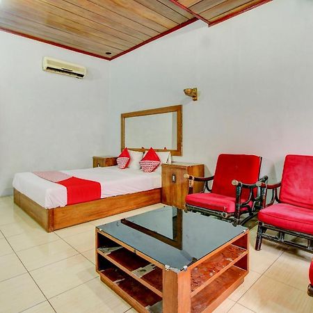 Oyo 3180 Hotel Rian Cottage Palembang Bagian luar foto