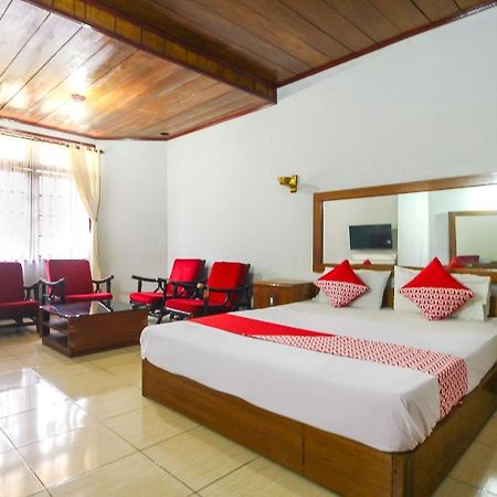 Oyo 3180 Hotel Rian Cottage Palembang Bagian luar foto