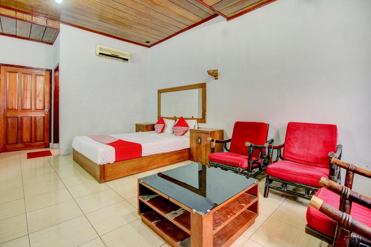 Oyo 3180 Hotel Rian Cottage Palembang Bagian luar foto