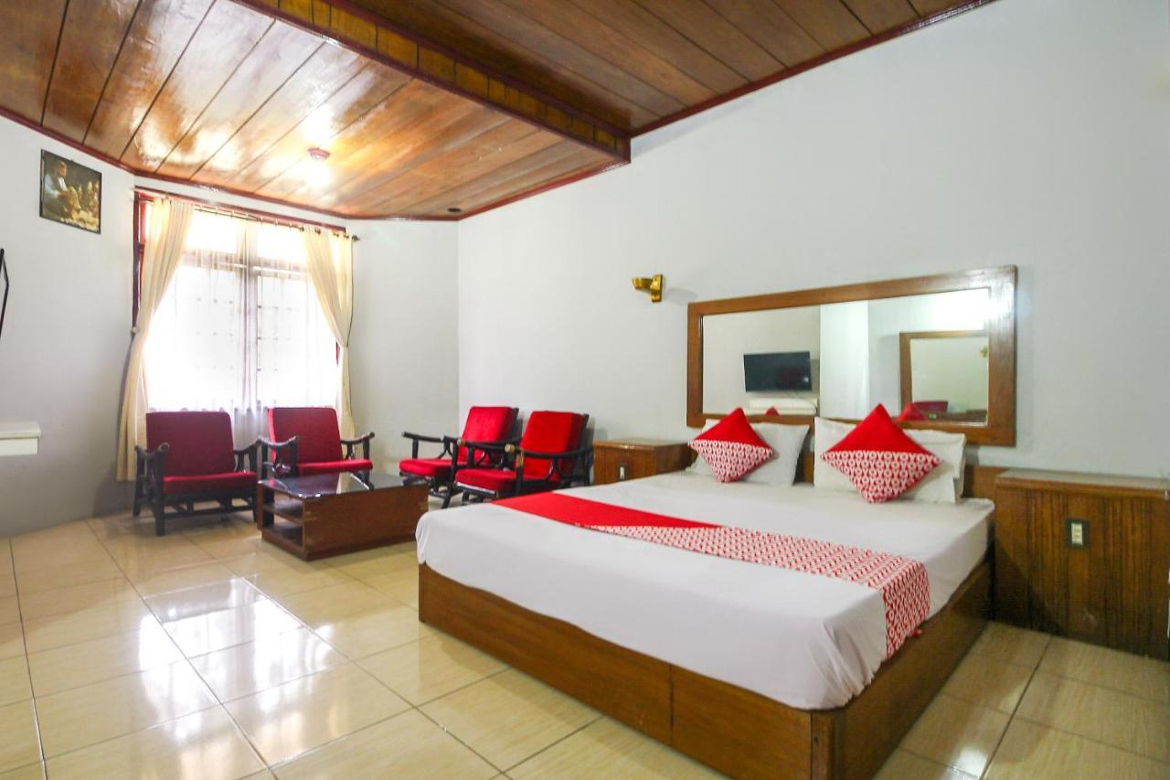 Oyo 3180 Hotel Rian Cottage Palembang Bagian luar foto