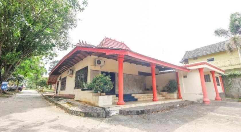 Oyo 3180 Hotel Rian Cottage Palembang Bagian luar foto