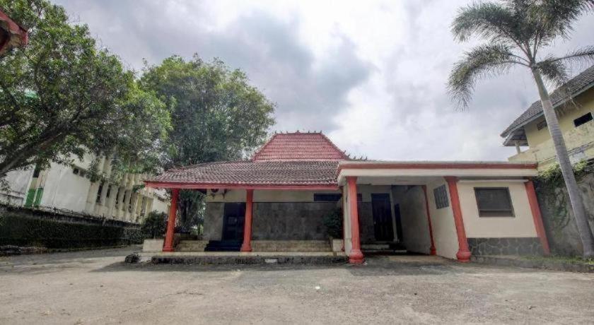 Oyo 3180 Hotel Rian Cottage Palembang Bagian luar foto